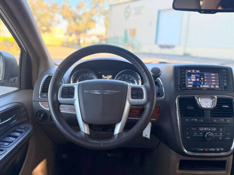 2014 Chrysler Town and Country Touring