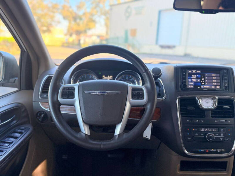 2014 Chrysler Town and Country Touring