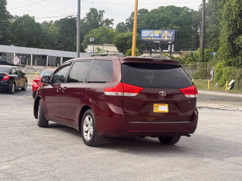 2013 Toyota Sienna LE 8-Passenger
