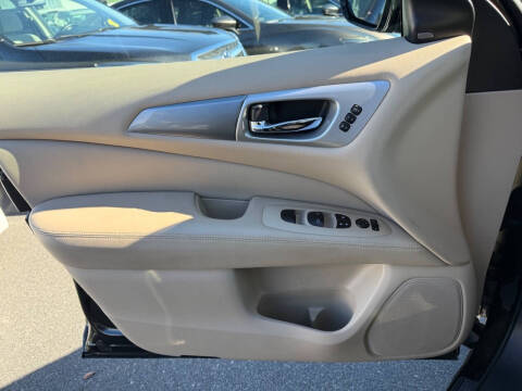 2017 Nissan Pathfinder SL