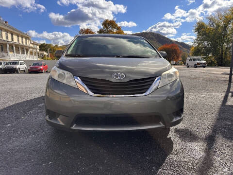 2011 Toyota Sienna LE 8-Passenger
