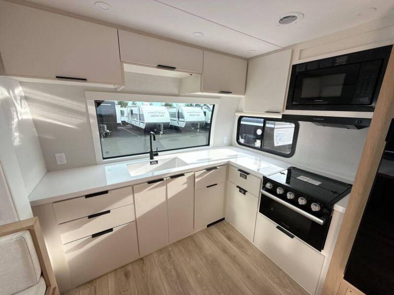 2026 Winnebago Thrive