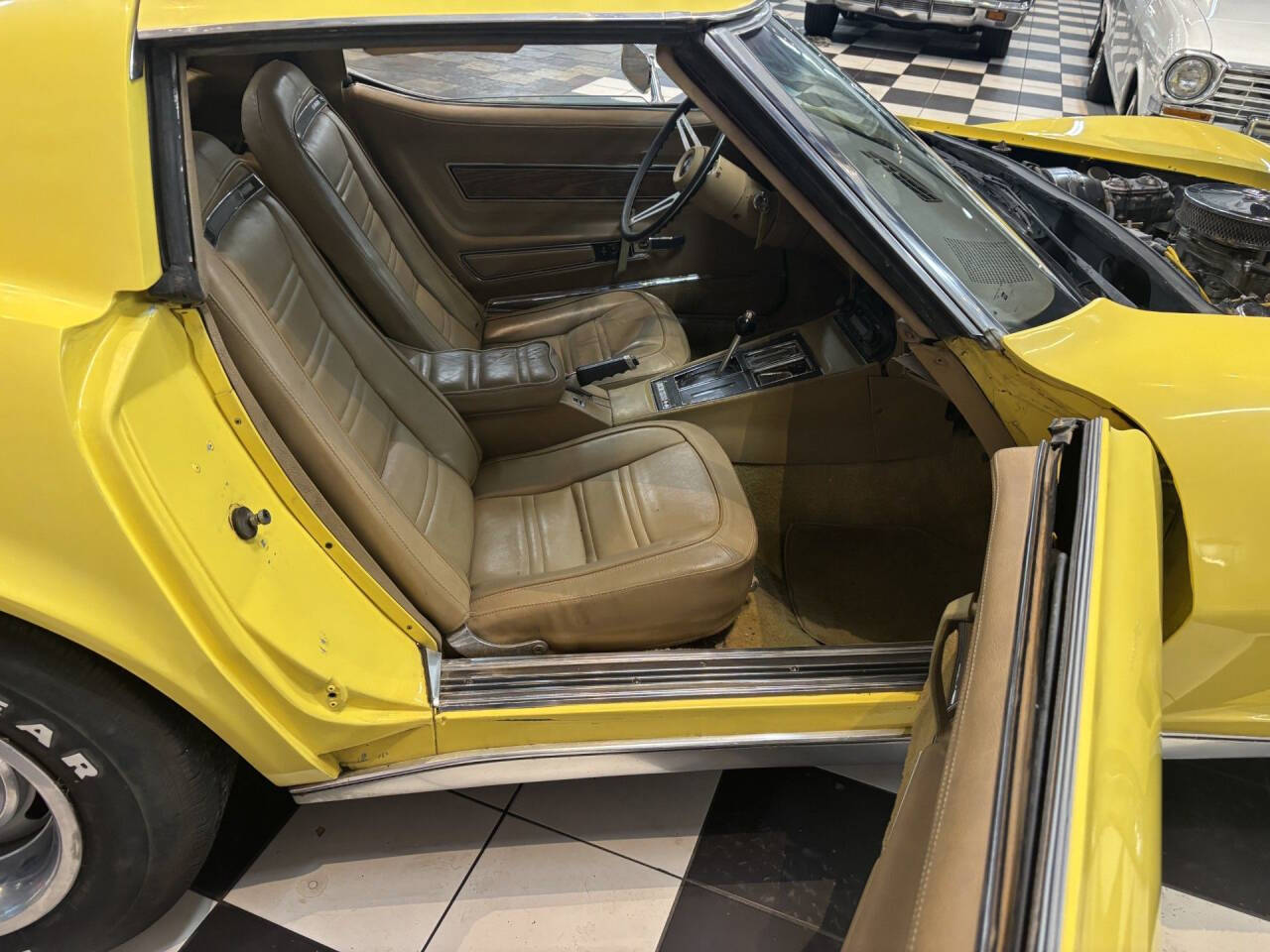 1975 Chevrolet Corvette 25