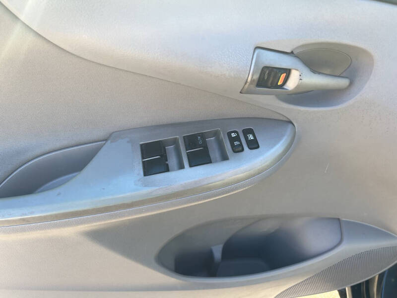 2011 Toyota Corolla LE