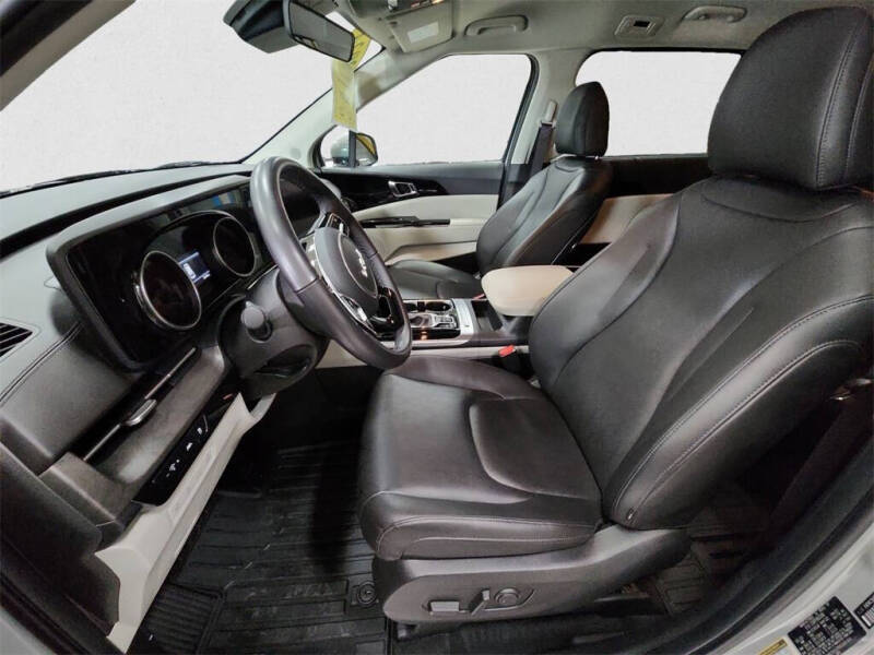 2024 Kia Carnival EX