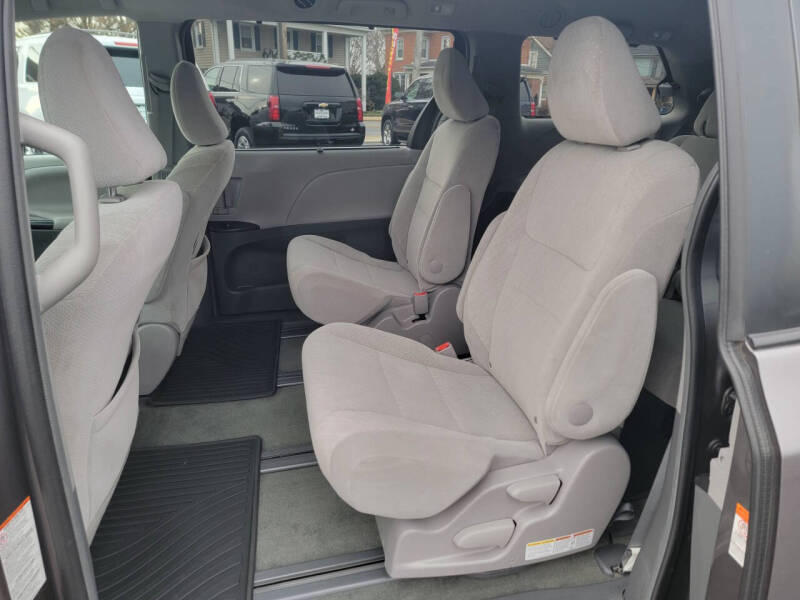 2017 Toyota Sienna LE 7-Passenger