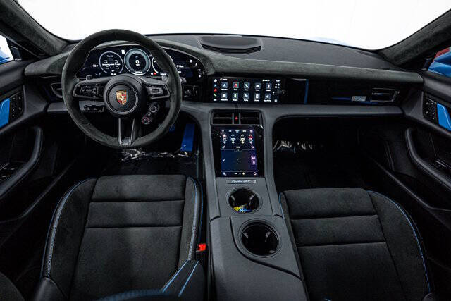 2025 Porsche Taycan Turbo GT w/ Weissach Package