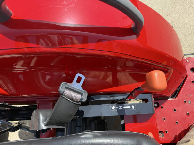 2023 MASSEY FERGUSON 1825E