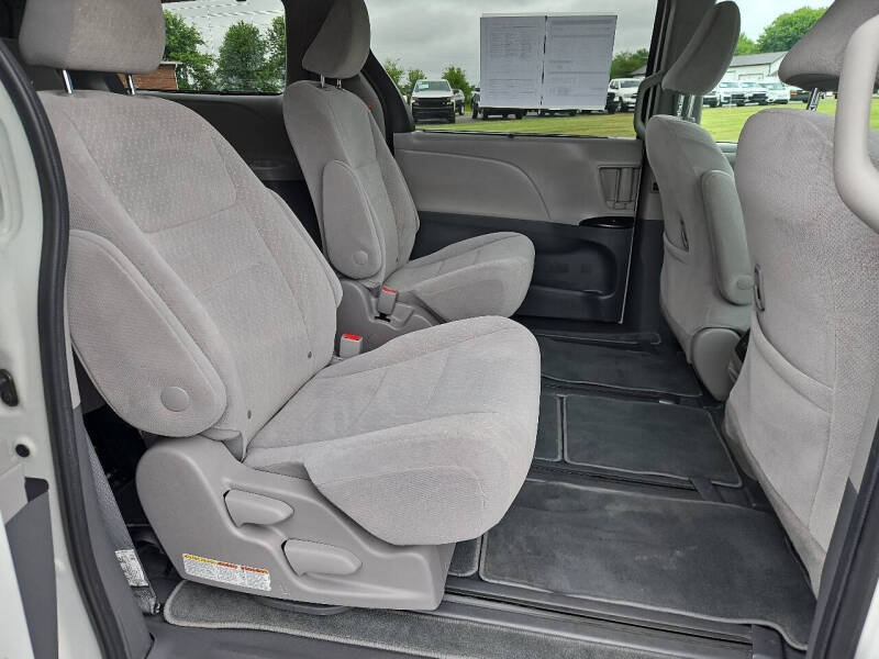 2020 Toyota Sienna LE 7-Passenger