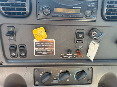 2014 Freightliner 108 SD