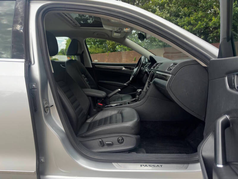 2017 Volkswagen Passat 1.8T SEL Premium