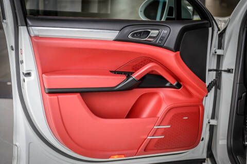 2016 Porsche Cayenne GTS