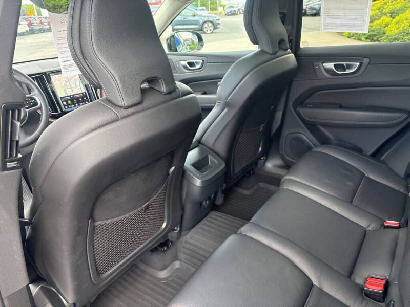 2024 Volvo XC60 B5 Plus Dark Theme