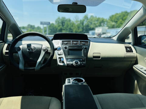 2013 Toyota Prius v Two