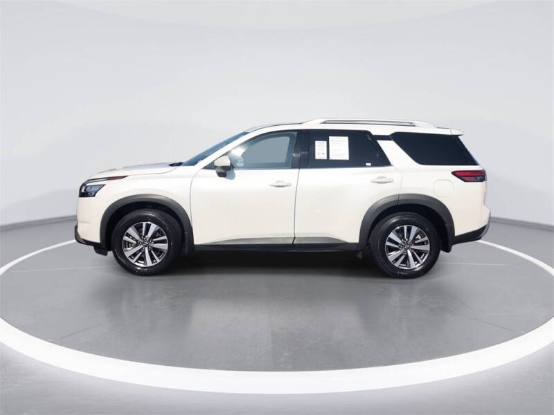 2022 Nissan Pathfinder SL