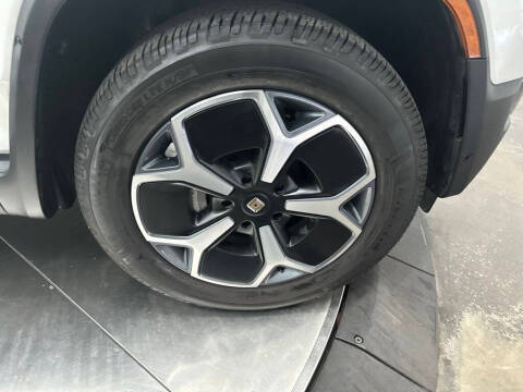 2023 Rivian R1S