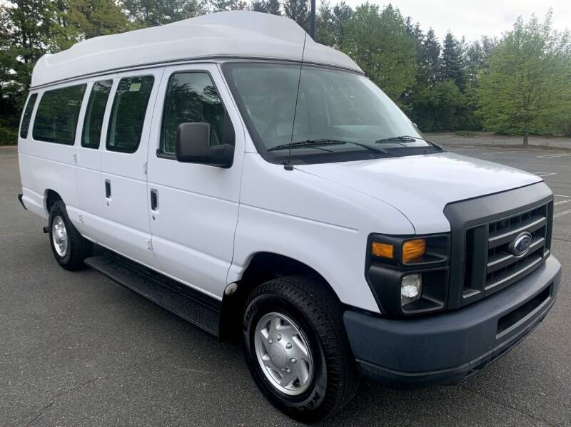 2013 Ford E-350 for sale in Westbury, NY