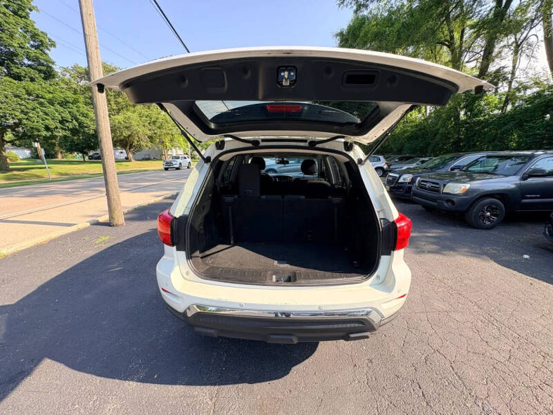 2020 Nissan Pathfinder SV