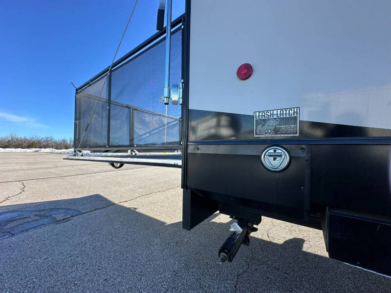 2022 Forest River Vengeance Rogue 26VKS