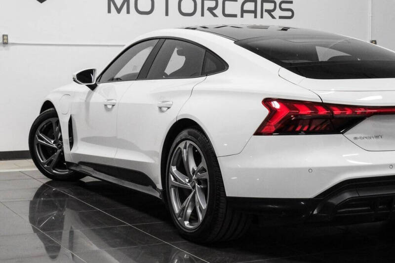 2022 Audi e-tron GT quattro Premium Plus