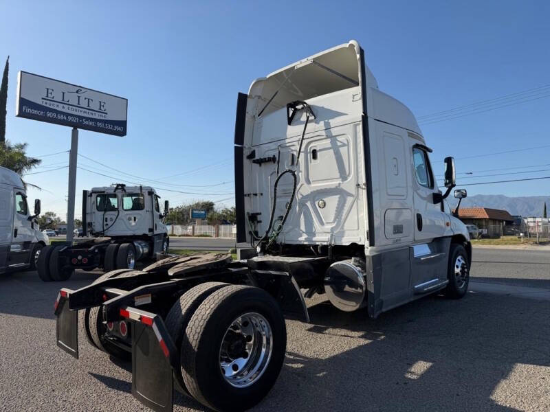 2020 Freightliner Cascadia