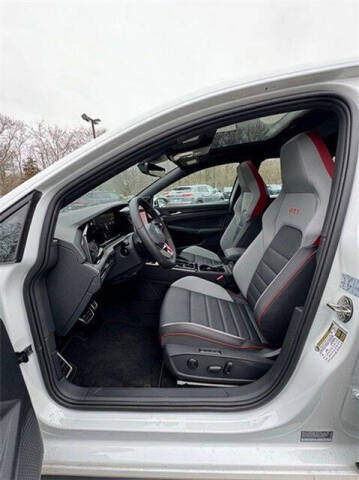 2024 Volkswagen Golf GTI SE