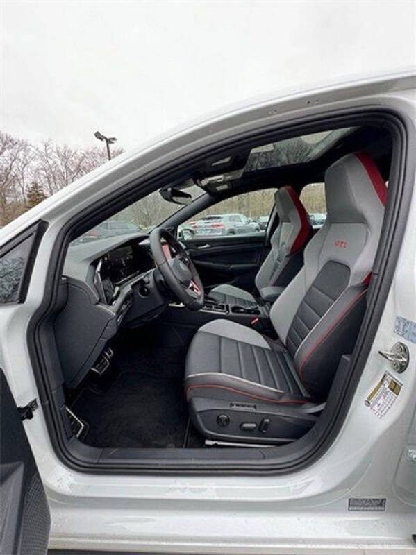 2024 Volkswagen Golf GTI SE