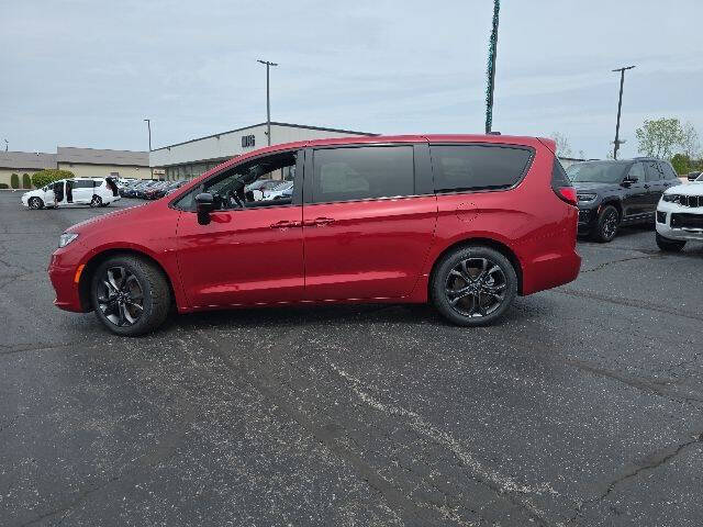 2026 Chrysler Pacifica Select