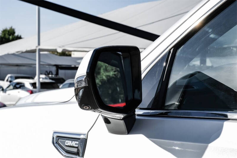 2022 GMC Yukon XL SLT