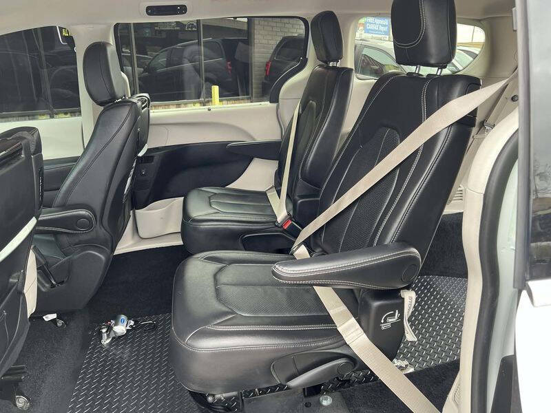 2022 Chrysler Pacifica Touring L