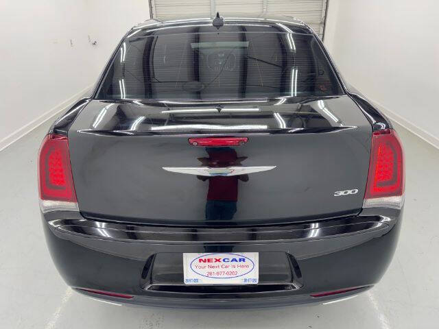 2018 Chrysler 300