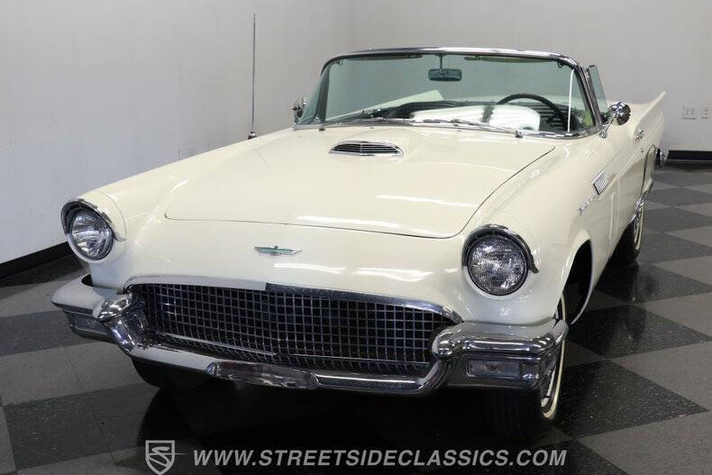 1957 Ford Thunderbird