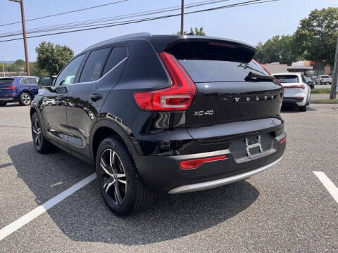 2025 Volvo XC40 B5 Core Bright Theme