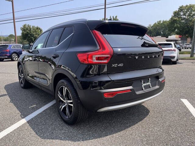 2025 Volvo XC40 B5 Core Bright Theme