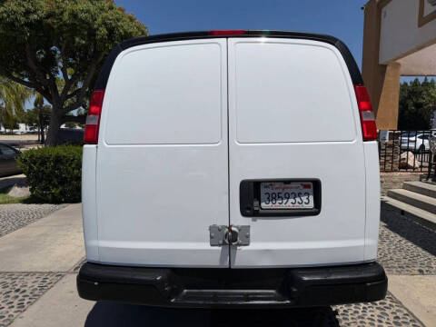 2023 GMC Savana 2500
