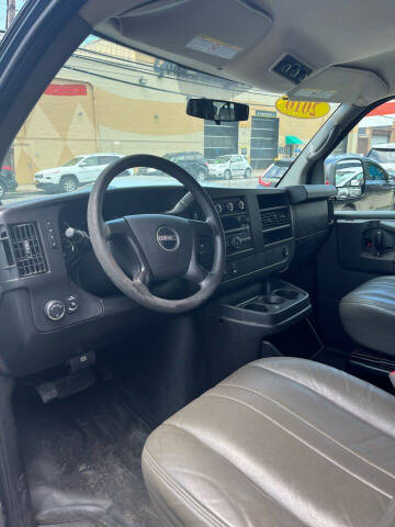 2010 GMC Savana Passenger