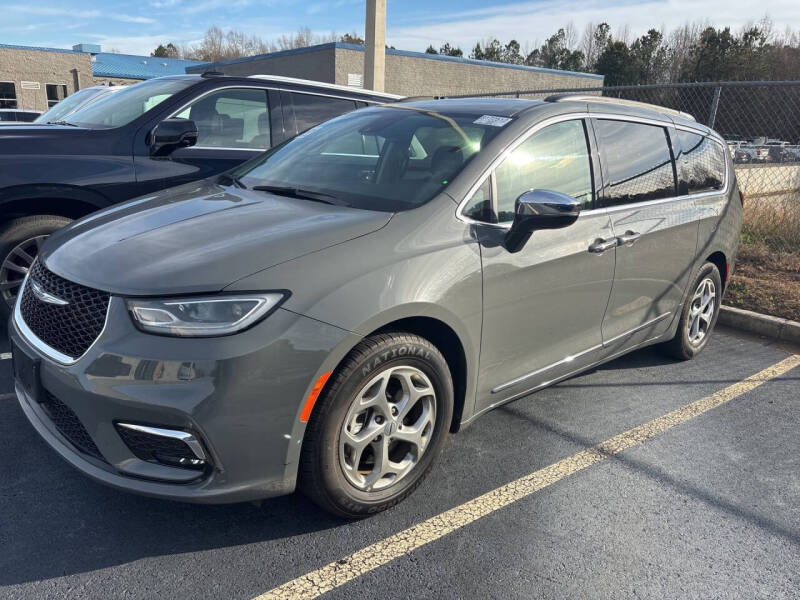 2023 Chrysler Pacifica Limited's photo