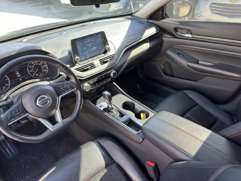 2022 Nissan Altima 2.5 SR