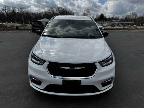 2025 Chrysler Pacifica Select