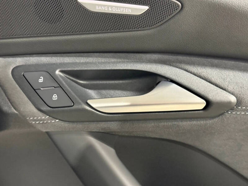 2025 Audi SQ6 e-tron quattro Prestige