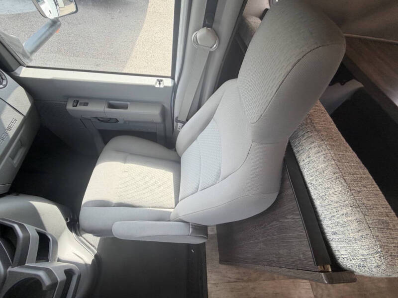2022 Forester River Solera 32dsb