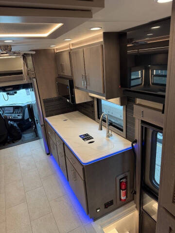 2025 Freightliner Cascadia