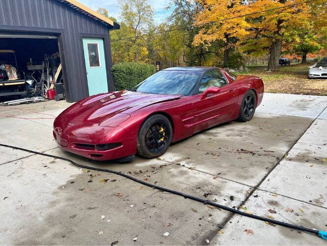 Red 2000 Chevrolet Corvette Base 2dr Coupe 1