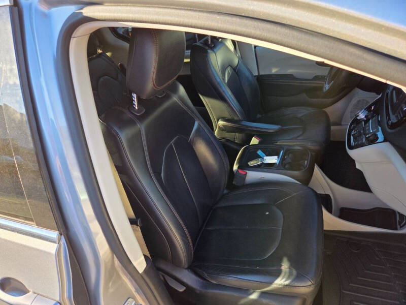 2017 Chrysler Pacifica Touring-L