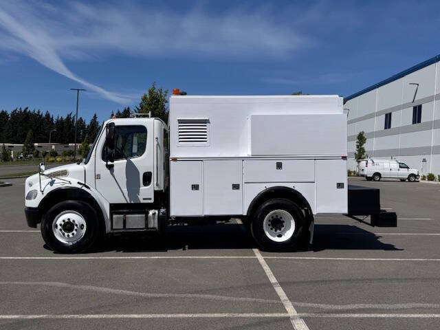 2011 Freightliner M2 106
