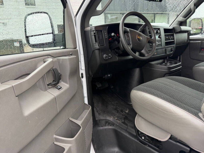 2025 Chevrolet Express 2500