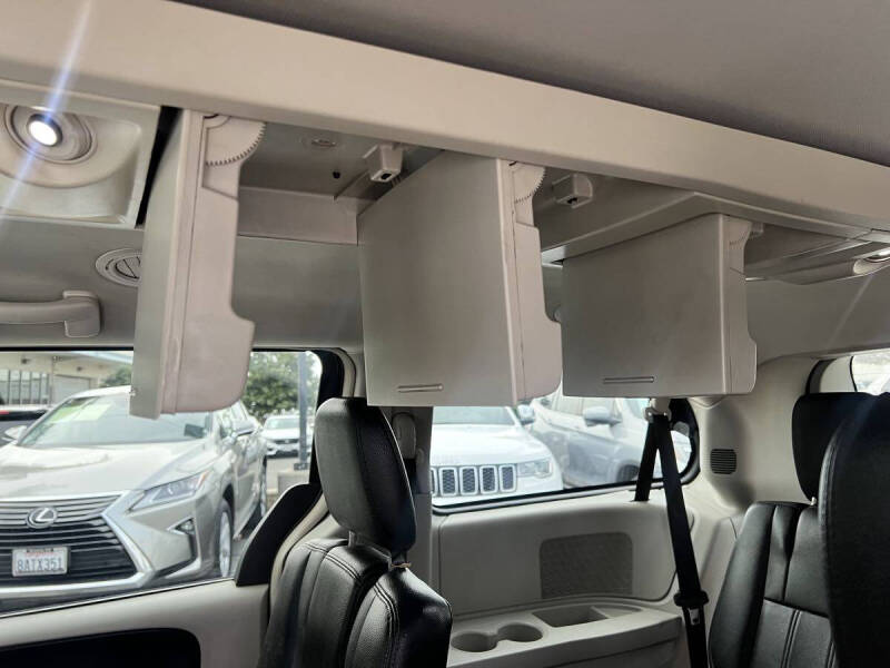 2016 Chrysler Town and Country Touring