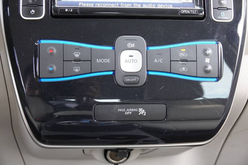 2011 Nissan LEAF SV
