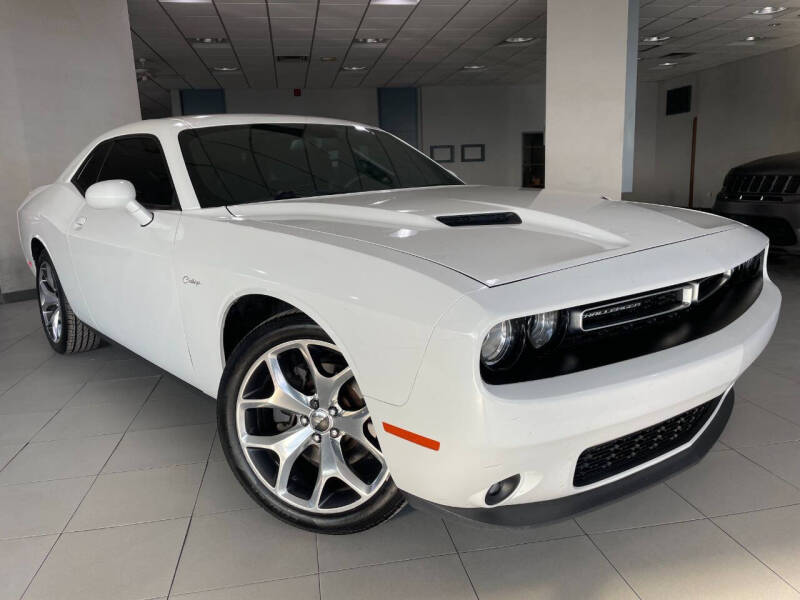 2015 Dodge Challenger SXT's photo