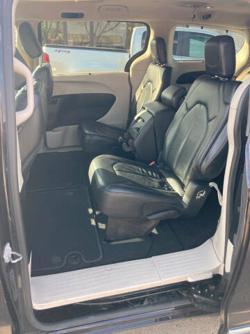 2017 Chrysler Pacifica Touring-L